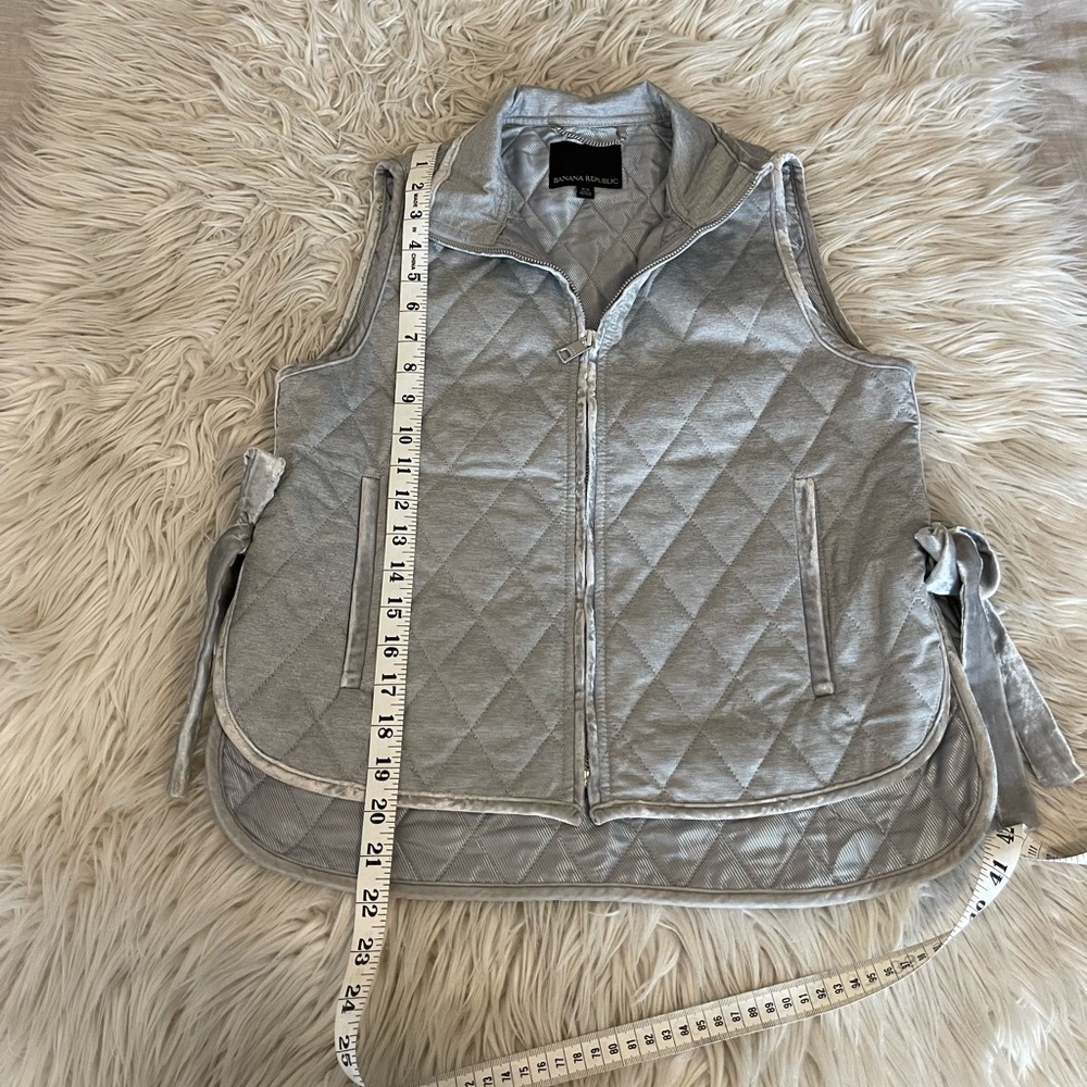 Banana Republic | Quilted Vest | Velvet Bow Detail & Trim - Picture 11 of 14